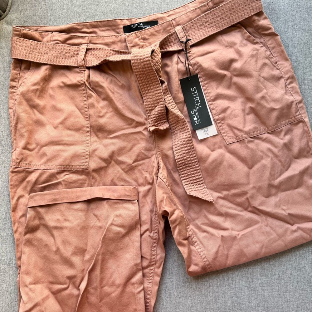 NWT Women’s Belted Crop Pants